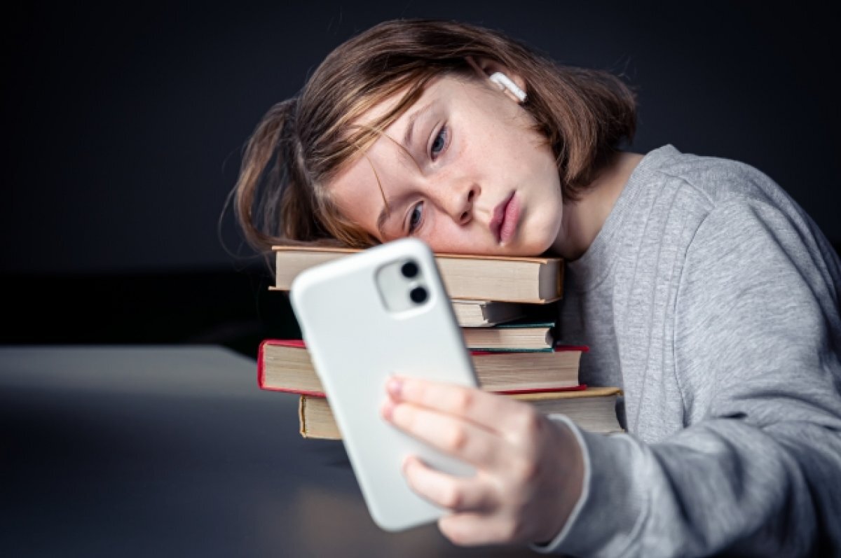    Подростки в Петербурге смогут работать летом официально за белую зарплату