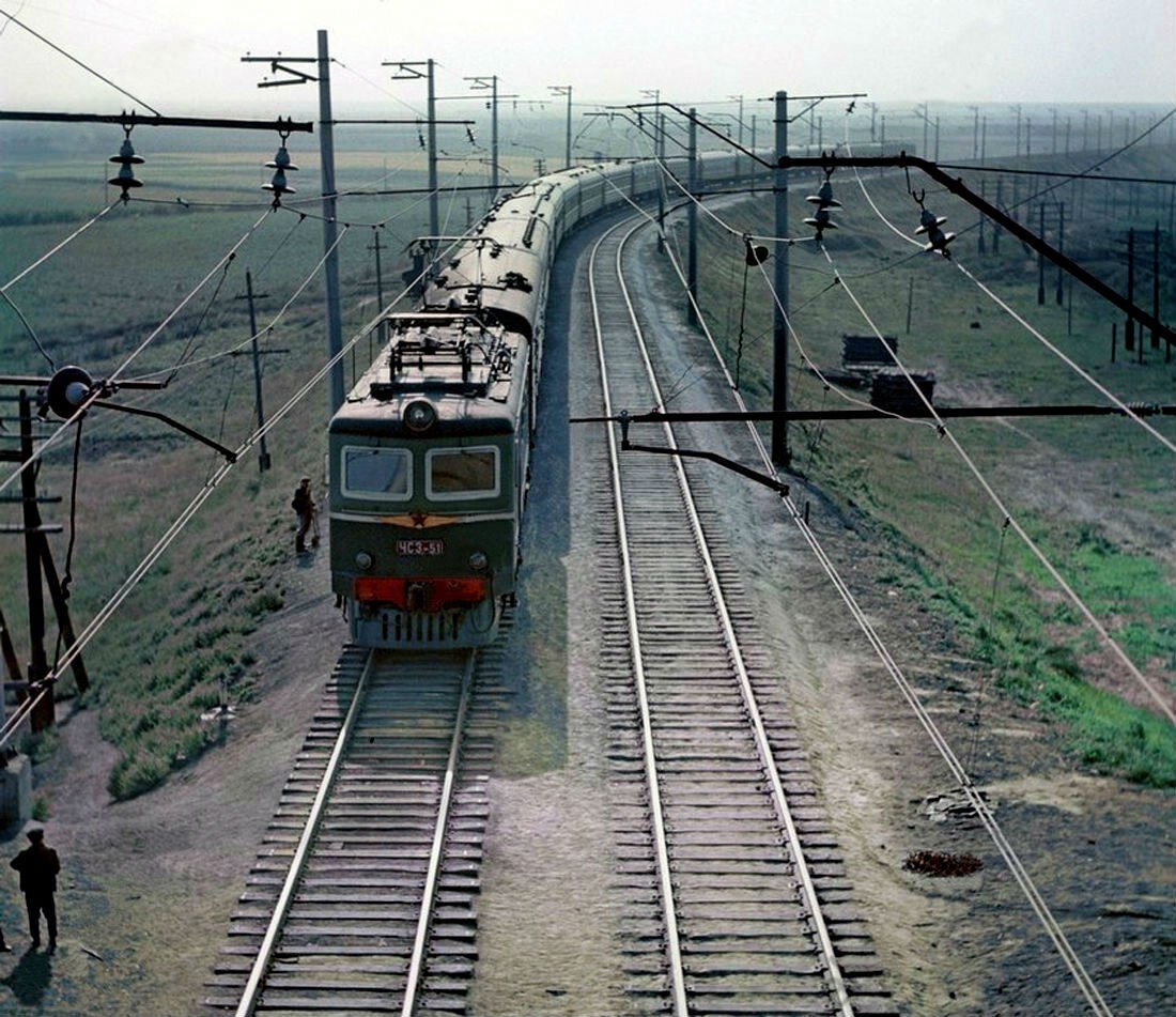 ЧС3-51 в заводской окраске. Источник – сообщество в Контакте «Советская железнодорожная коллекция».