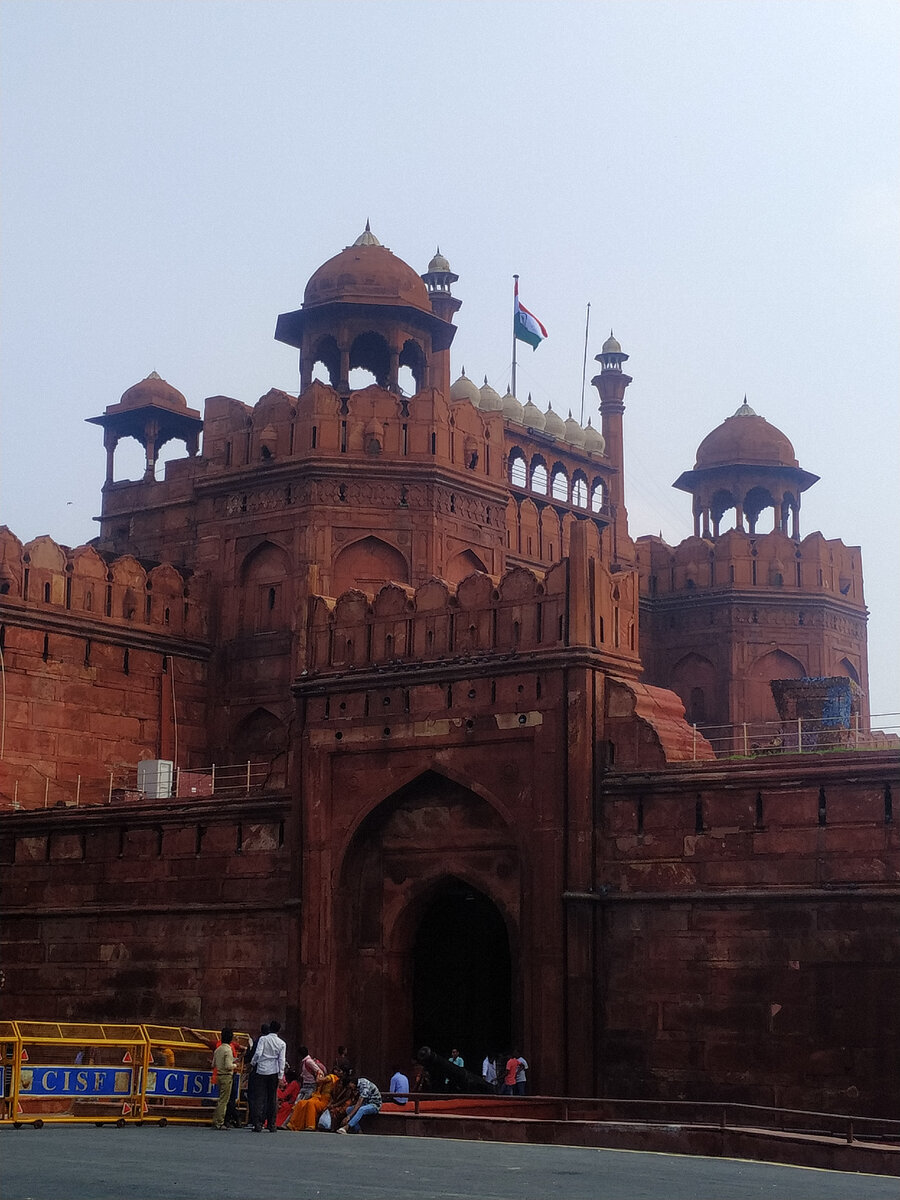 Центральная арка-вход