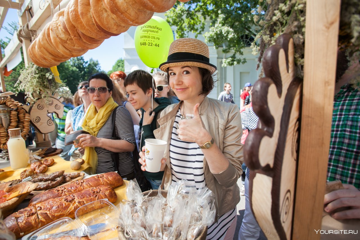 Повар на кухне. Гастрономический тур по москве. Гастрономический тур. Шеф-повар. Французская кухня гастрономия.