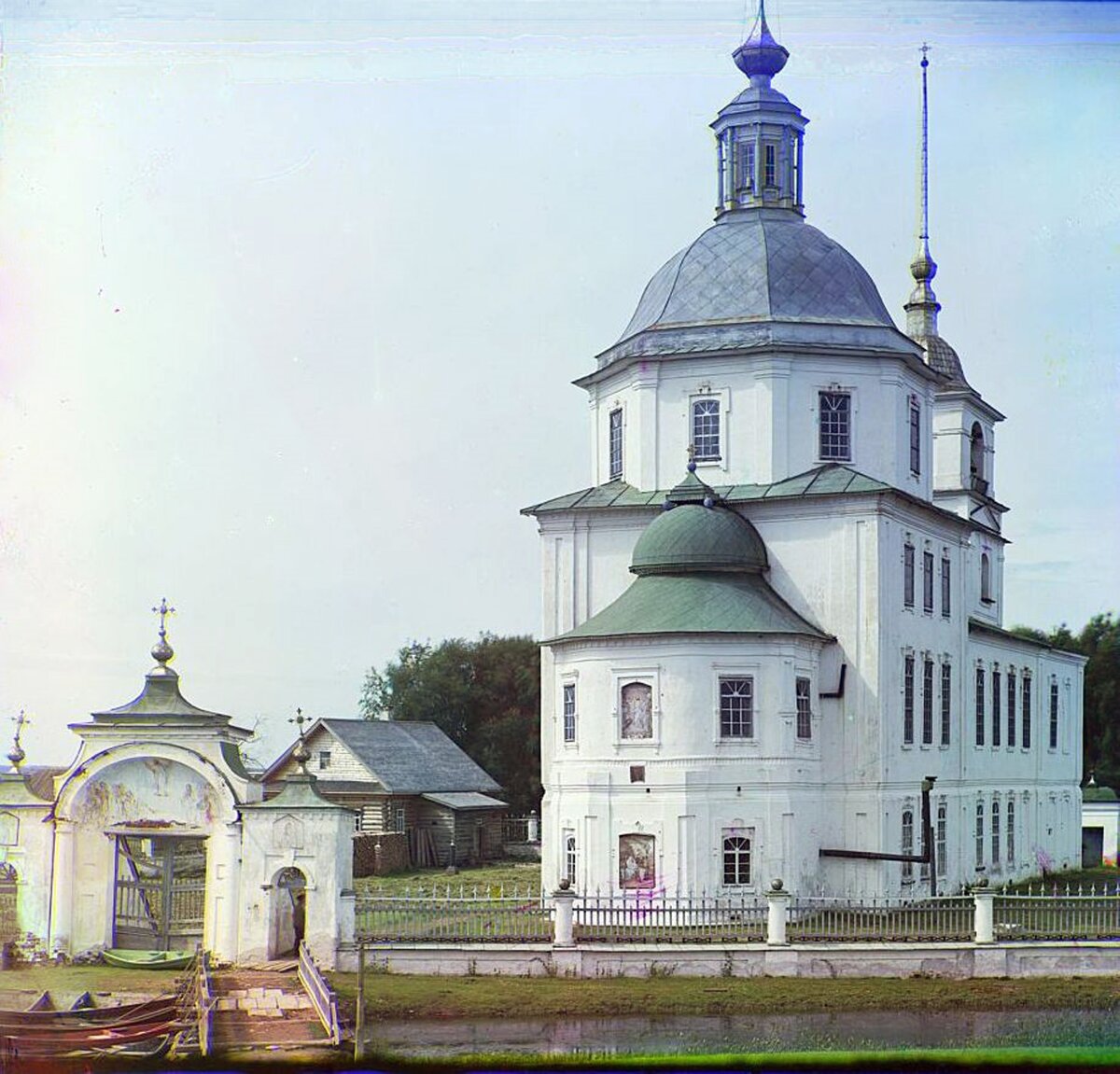 Церковь Рождества Христова в Крохино. 1909 г. Фото С. Прокудина-Горского из книги "Круиз Москва - Петербург. Коллекция впечатлений"