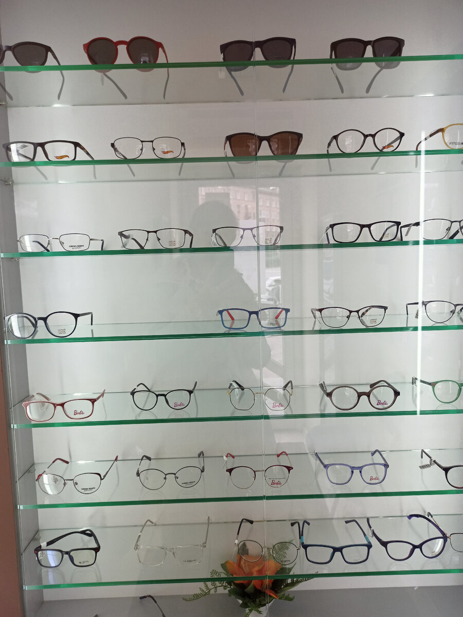 Салон оптики Для вас Нижний Тагил. Выбор детских оправ. Здесь варианты подешевле.