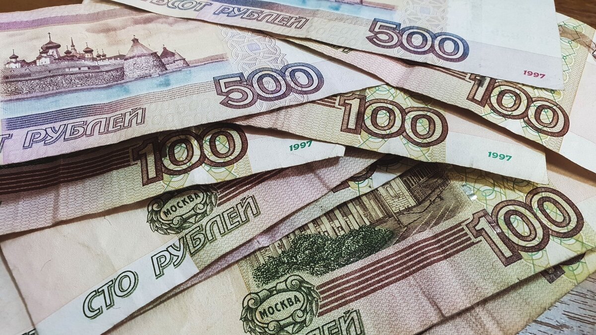    По уровню среднедушевых денежных доходов населения Удмуртская Республика на данный момент занимает 7 место из 14 регионов Приволжского федерального округа. В среднем за месяц денежные доходы населения республики составили 31 935 рублей на человека.