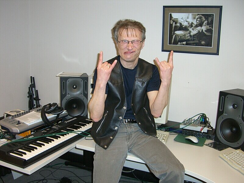 А. Могилевский на своём рабочем месте в компании НТВ-дизайн