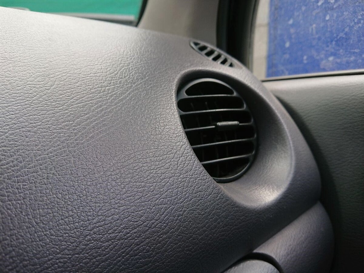 Дефлекторы, которые в летнюю жару приводят драгоценную прохладу в салон