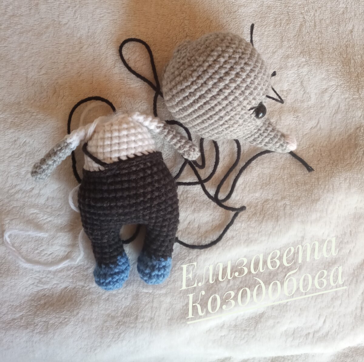 Вот голова и тело крыса, как-будто от разных игрушек 