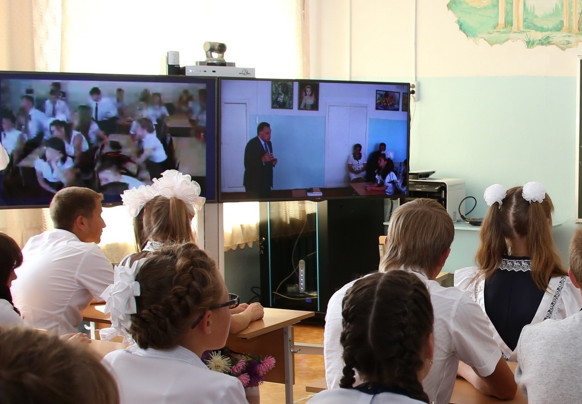 Фото: https://online-school-1.ru/?utm_source=yandex&utm_medium=cpc&utm_campaign=37561990&utm_content=6382080384&utm_term=%D0%94%D0%B8%D1%81%D1%82%D0%B0%D0%BD%D1%86%D0%B8%D0%BE%D0%BD%D0%BD%D0%BE%D0%B5%20%D0%BE%D0%B1%D1%83%D1%87%D0%B5%D0%BD%D0%B8%D0%B5%20%D0%B2%20%D1%88%D0%BA%D0%BE%D0%BB%D0%B5&yclid=4196611572348254808