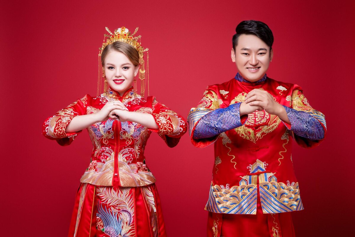 Европеец и азиатка. Китайцы и русские. Русский и китаянка. Китайцы девушки. Российские студенты в китае.