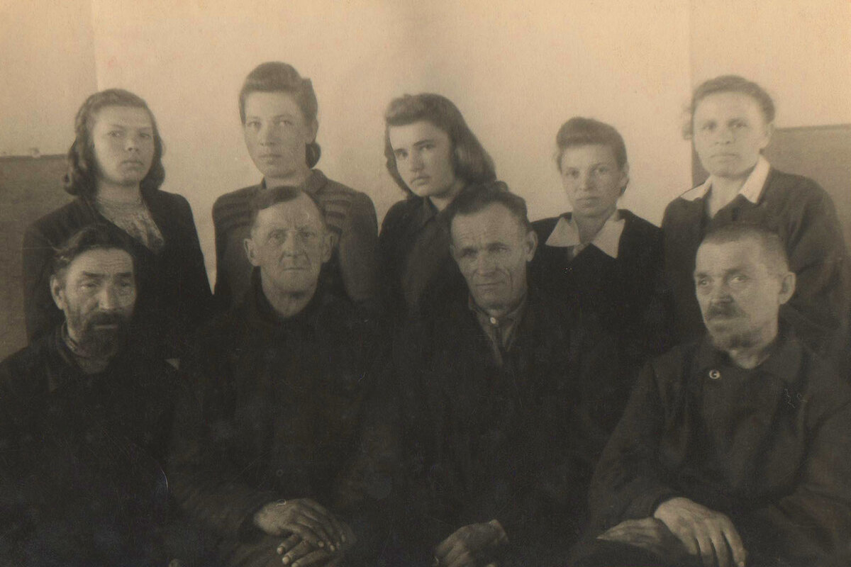 Художники Жостовской фабрики декоративной росписи 1947 год