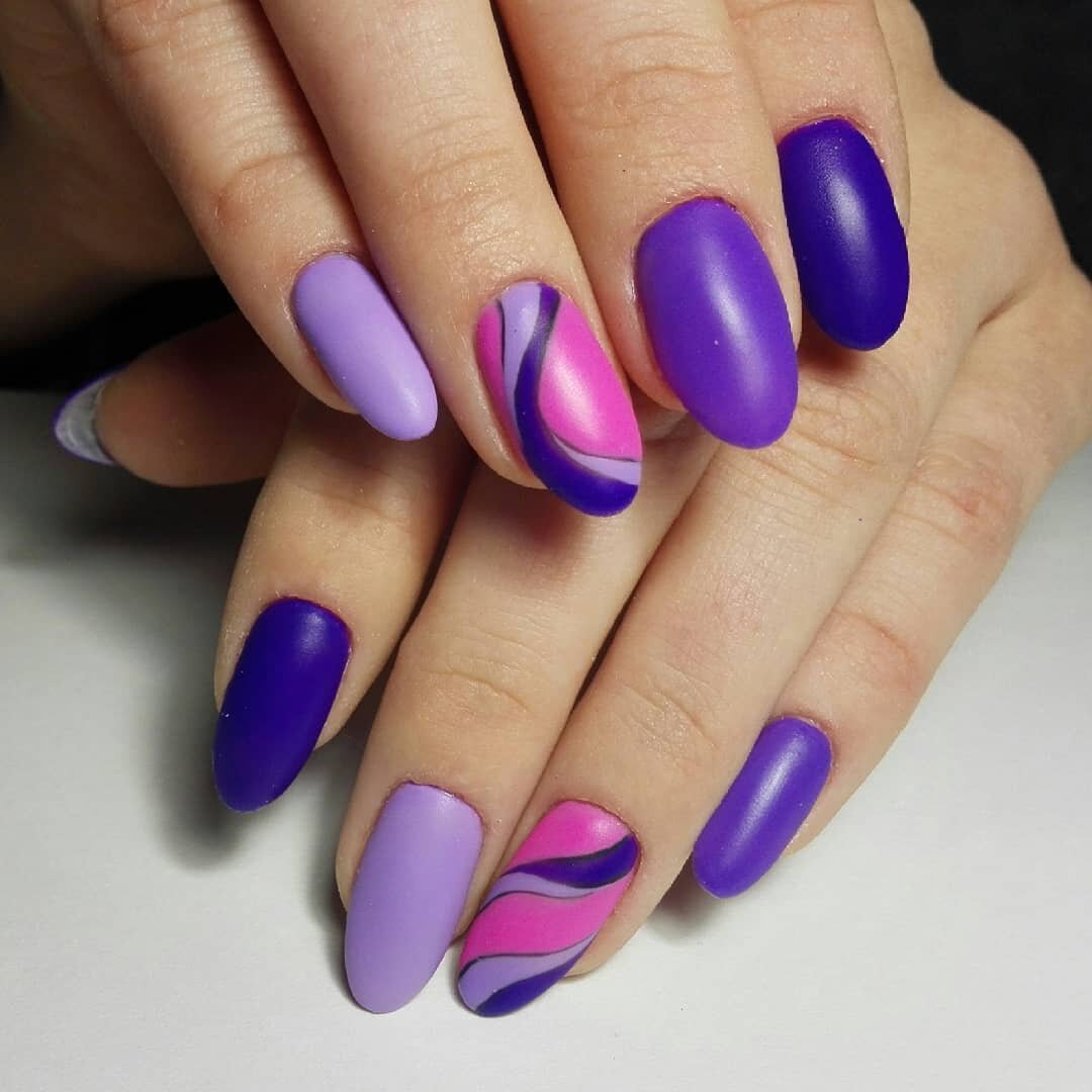 Фиолетовый разноцветный маникюр