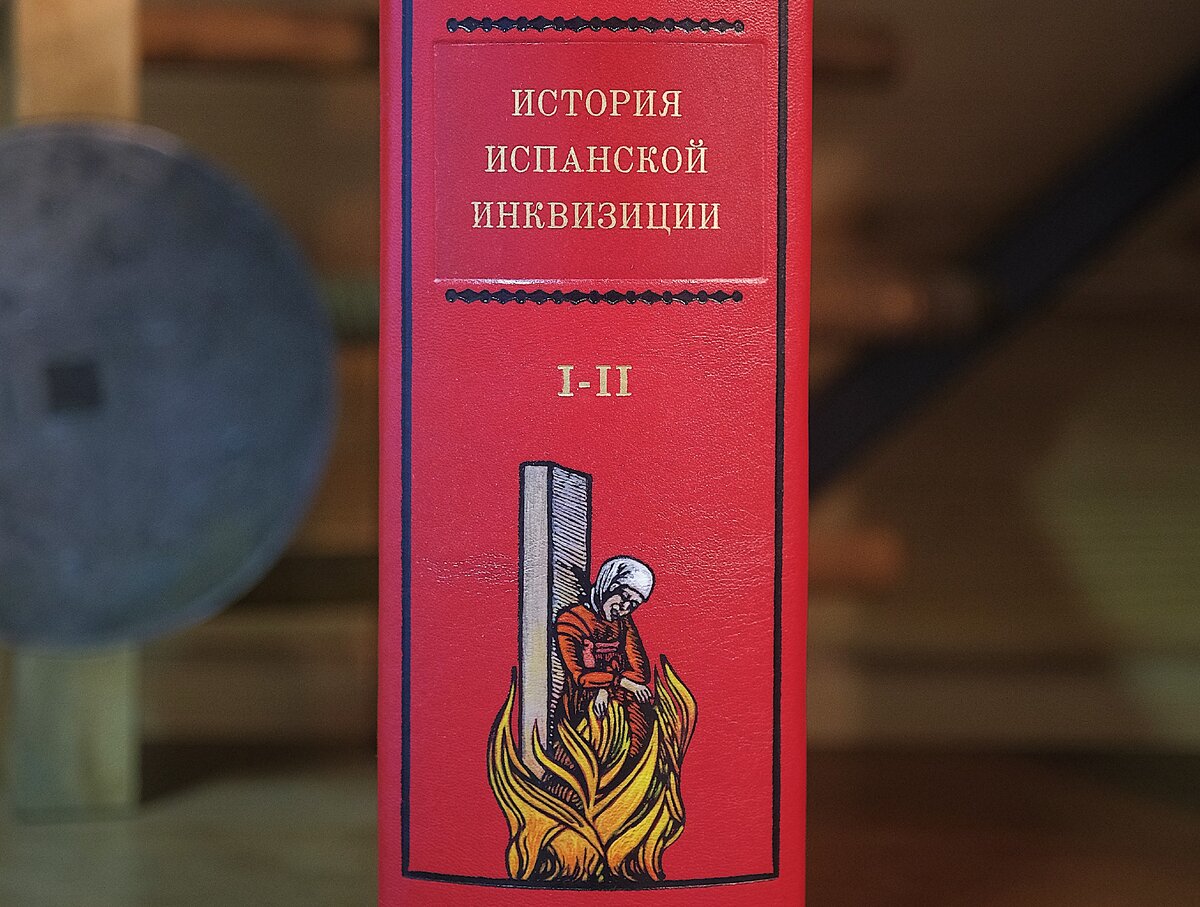 Элемент корешка футляра.