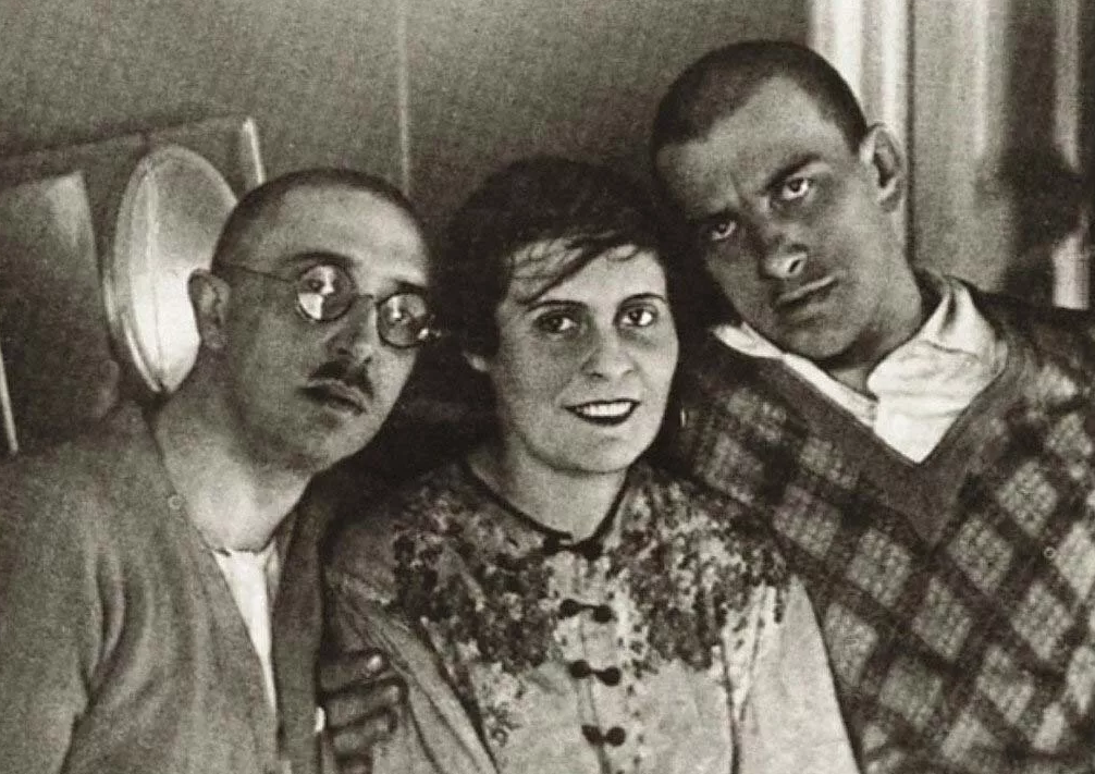 Семья Брик и Маяковский (фото из интернета)