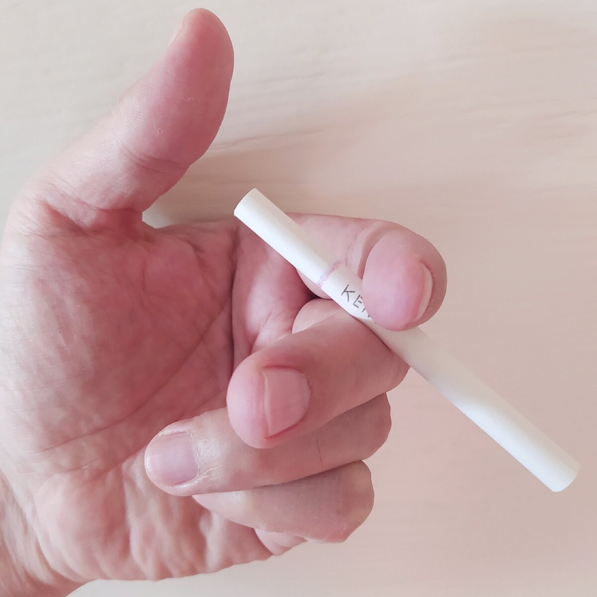 "Пустая Воздушная Сига из Кусочка Бумаги"