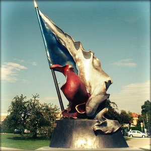 Национальный комитет страны 28 октября 1918 г. объявил в Праге об образовании самостоятельного Чехословацкого государства (Словакия вошла в состав Чехословакии 30 октября). А уже 14 ноября того же года Временным национальным собранием была провозглашена Чехословацкая республика.