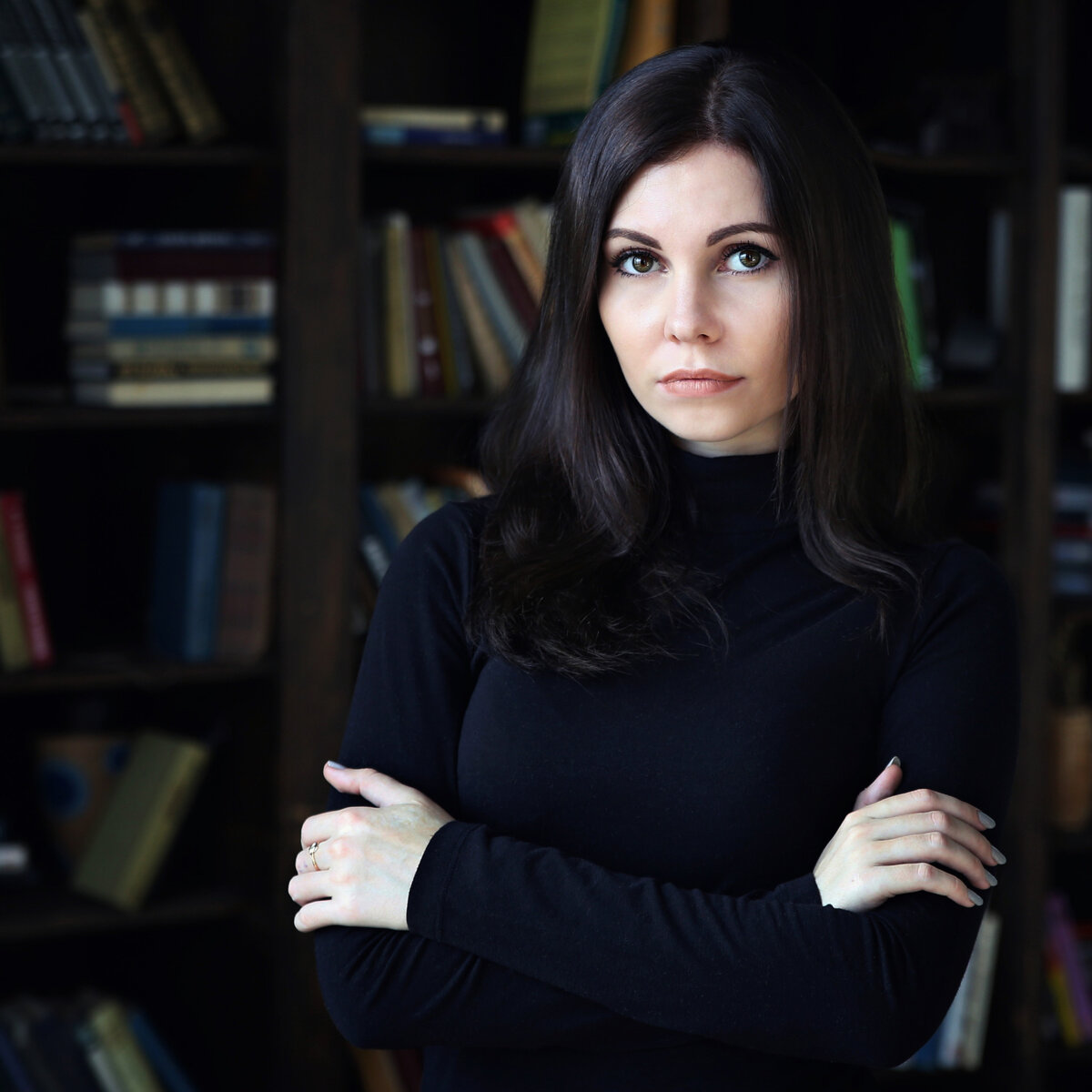 умная девушка в очках. красивая умная девушка. очень умная девушка. девушка в очках с книгой. девочка с очками.