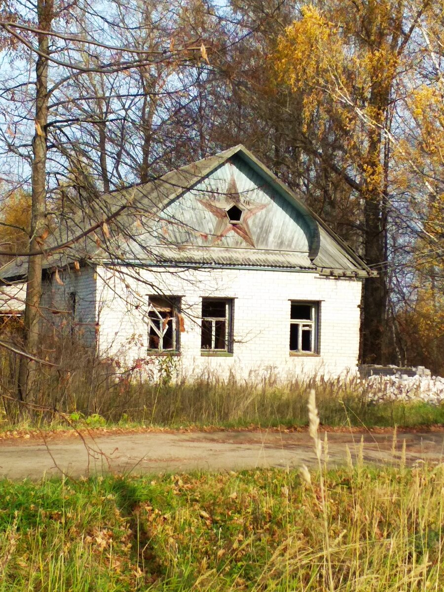 заброшенное зание в одной из деревень