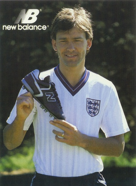 Брайан Робсон в рекламе бутс New Balance 1984 года (фото: https://bombardyr.com/news/company/117303-warrior-exchange-new-balance-football.html)