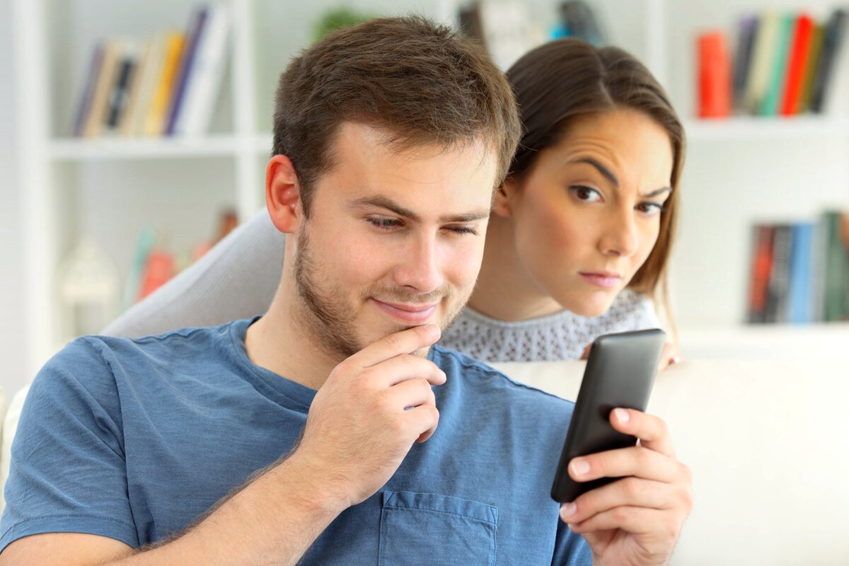 Знаки зодиака, которые могут скрывать любовь на стороне 