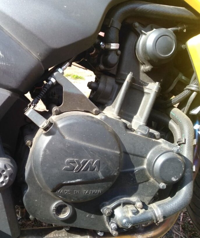 На крышке двигателя гордо красуется надпись-MADE IN TAIWAN.