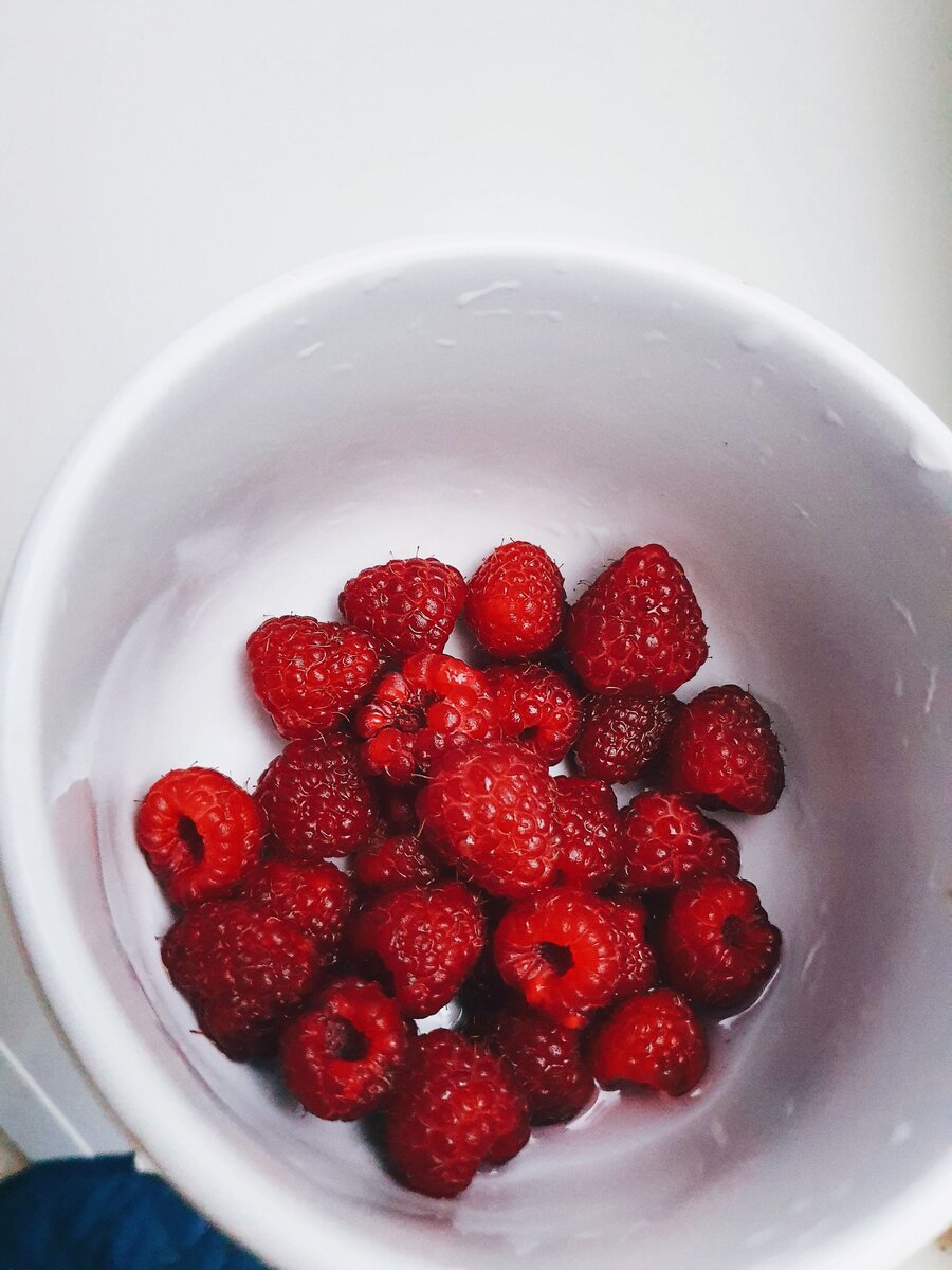 Свежие ягоды (в сезон) тоже можно использовать! Вне сезона - не стоит.