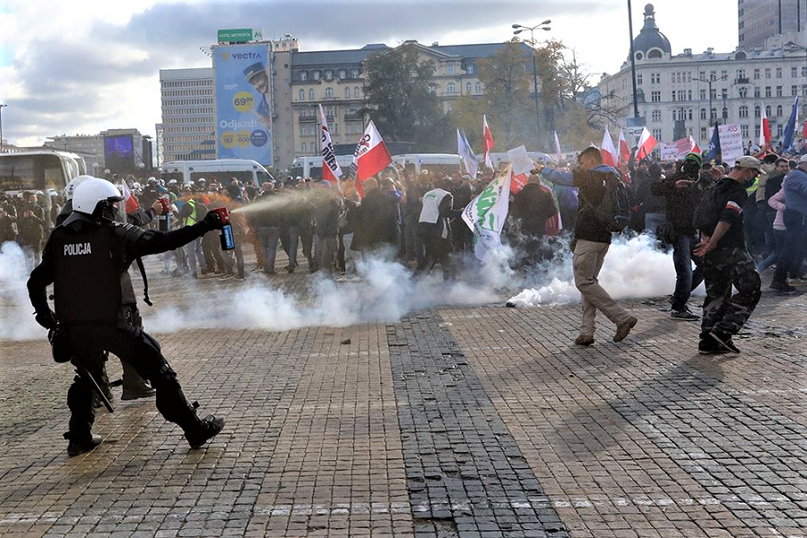 Запрет варшава. Протесты в Варшаве 2020. Польша митинги 2020. Беспорядки в Польше 2020. Демонстрация в Польше.