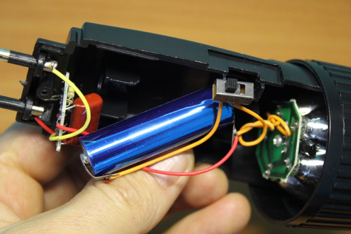 не заряжается светодиодный фонарь