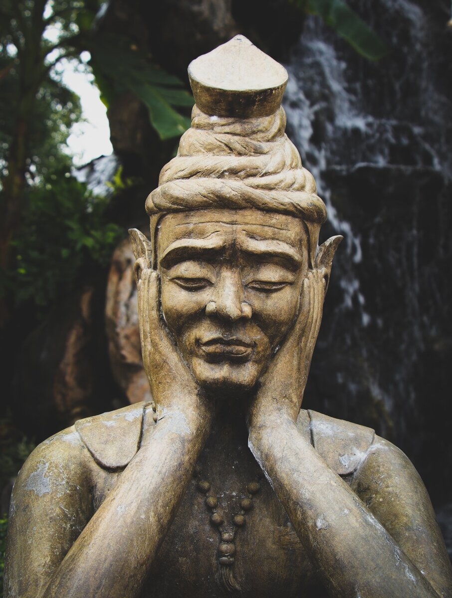 Источник фото: https://www.pexels.com/photo/selective-focus-photo-of-buddha-statue-951005/