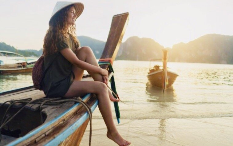 девушка отдыхает