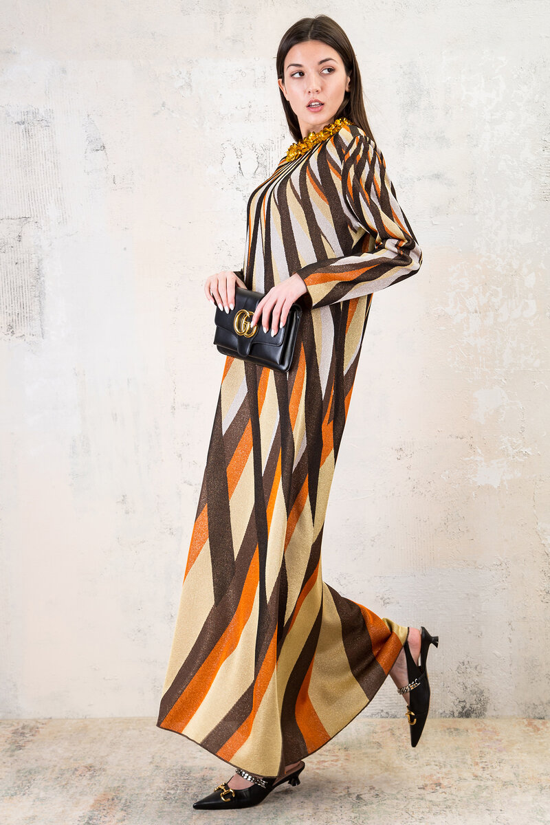 Платье 240 450₽;Туфли 57 000₽