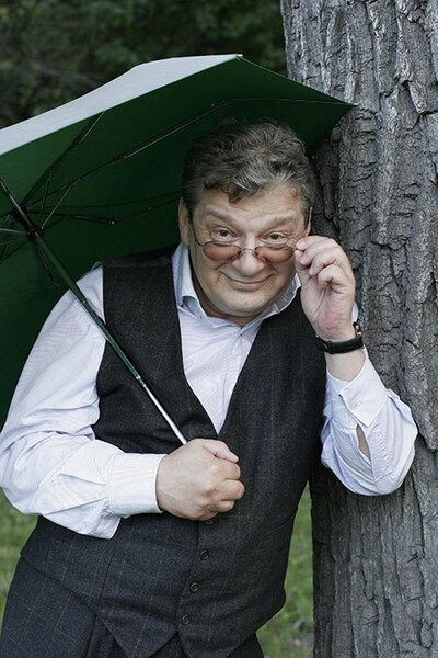Александр Беляев, телеведущий, Умер: 20 июля 2020 г. (71 год)