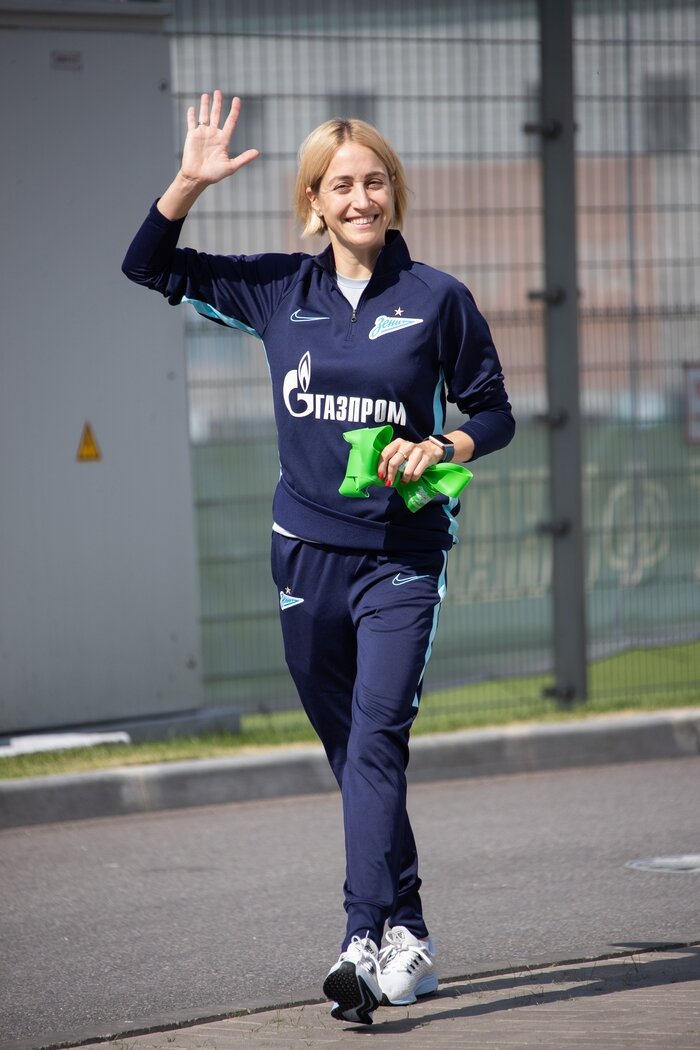 Очаровательный тренер Зенита по физической подготовке.