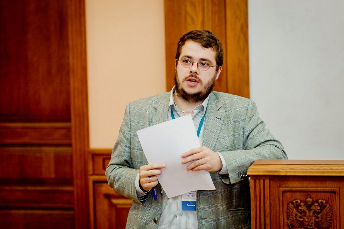 Илья Резников — эксперт постоянной комиссии по городскому хозяйству, градостроительству и имущественным вопросам Законодательного Собрания Санкт-Петербурга, эксперт транспортного развития территорий ИТП «Урбаника». 
