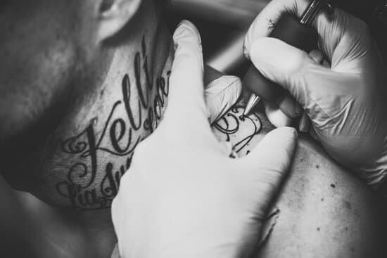 Насколько сексуальными считают девушки татуировки на мужчинах? | MAXIM