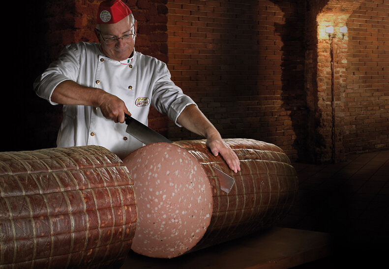 МОРТАДЕЛЛА (Mortadella) – колбаса родом из Болоньи.