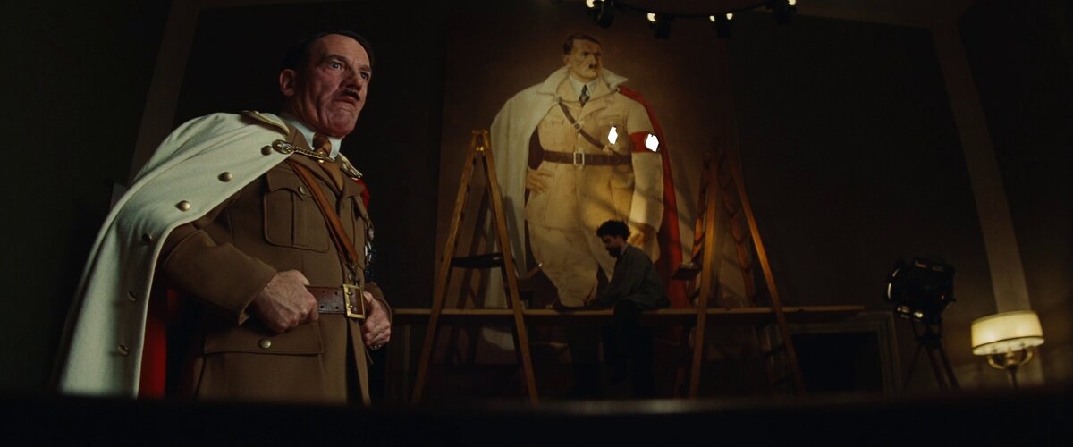 Кадр из к\ф "Бесславные ублюдки". Поговаривают, что этот портрет был утерян или спрятан за несколько дней до взятия Рейхстага.