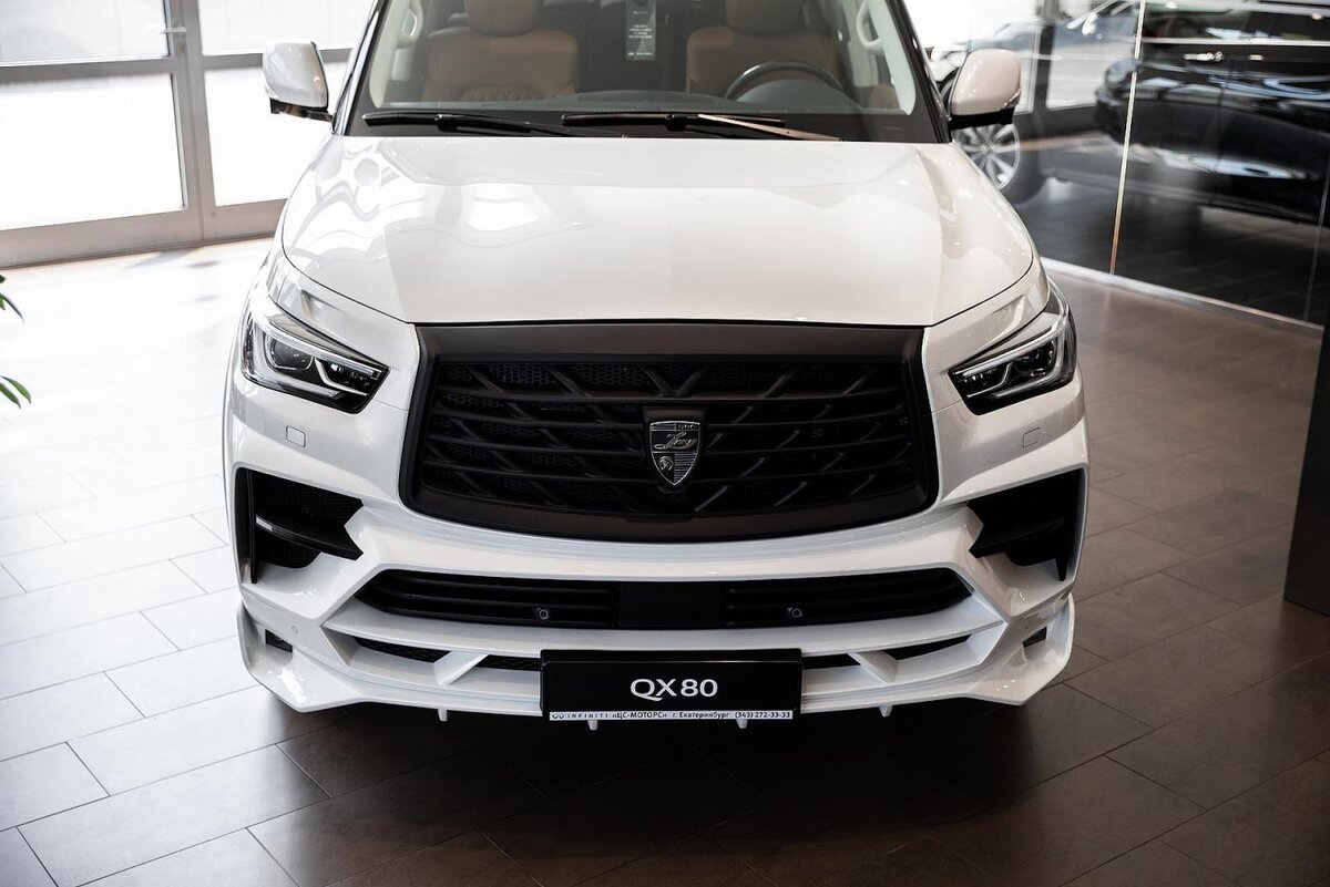 Infiniti QX80 Missuro S вид спереди