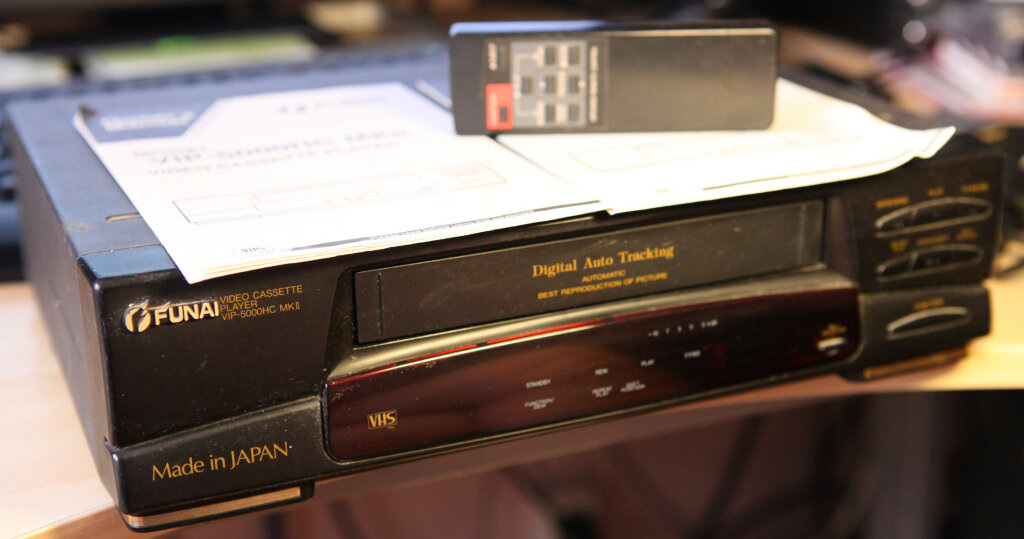 Мой первый "видак" - Funai. Как гордо гласит надпись на передний панели, "сделан в Японии".