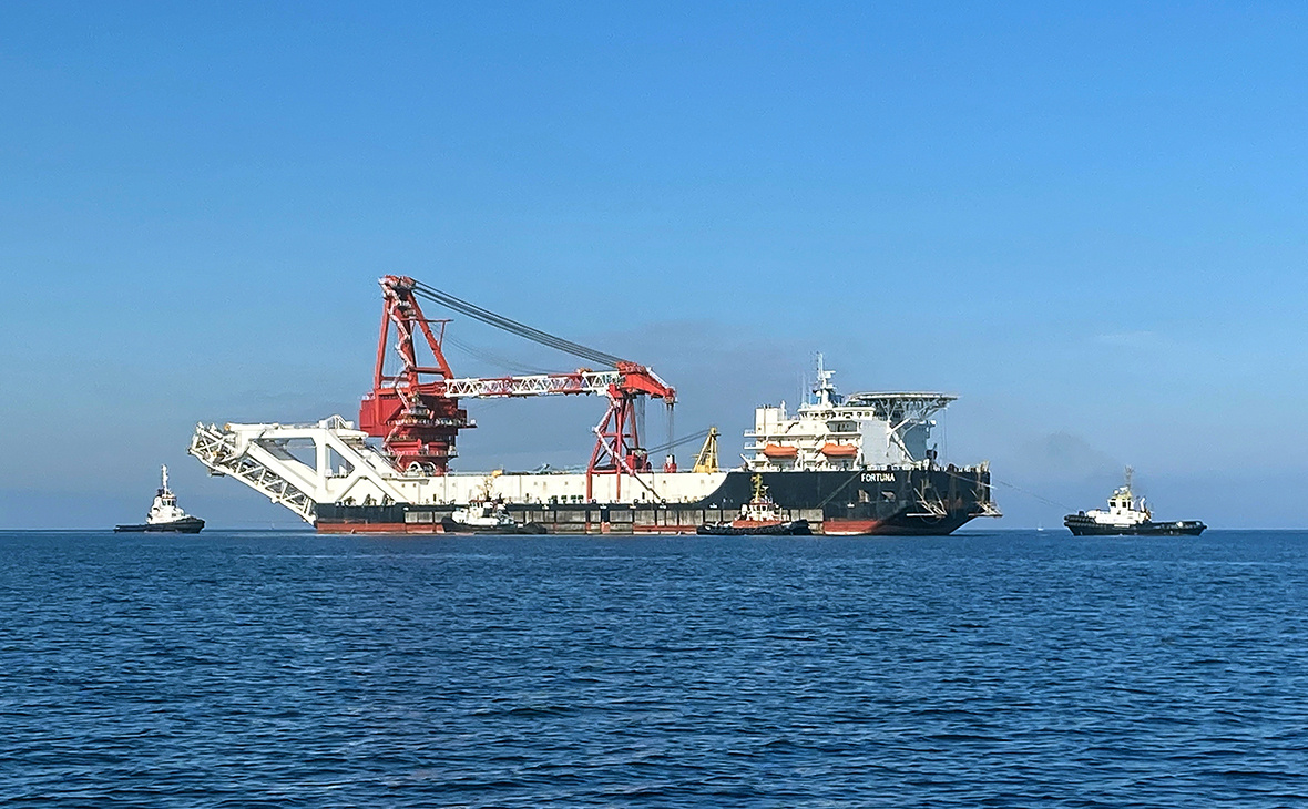 Судно-трубоукладчик «Фортуна» (Фото: Oliver Denzer / Reuters) 
