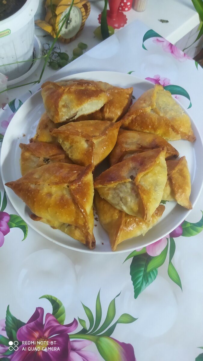 К сожалению, я не сделала фото хлеба на пиве, это эчпочмаки. Не на пиве, но тоже очень вкусные.