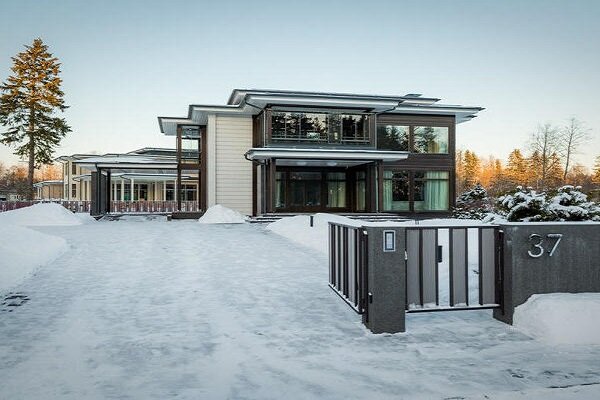 В петербургском регионе за прошлый год было реализовано 177 дорогих коттеджей – на 39% больше, чем в 2019-м.