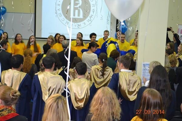 Нам молодые студенты даже пели :)