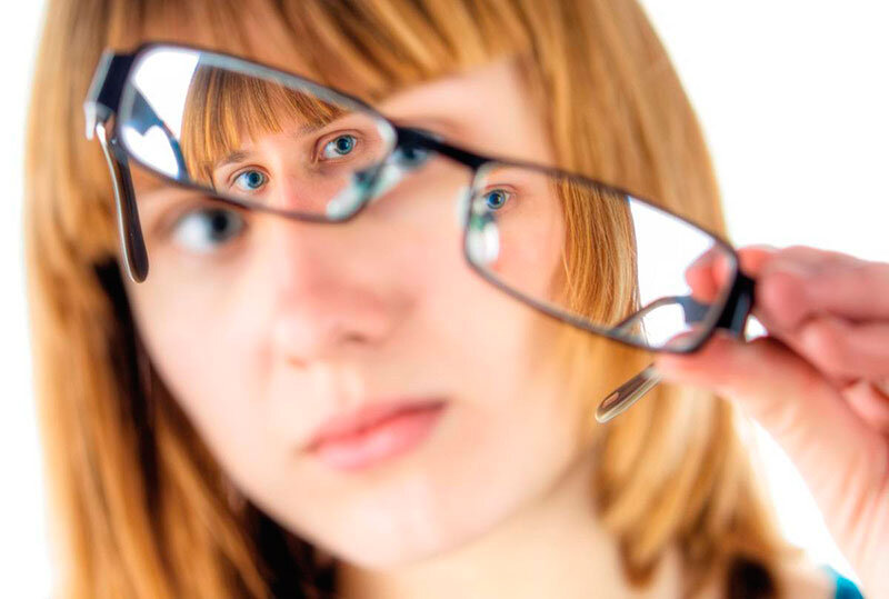 Ученые прогнозируют, что к 2050 году половина населения Земли станет очкариками. 