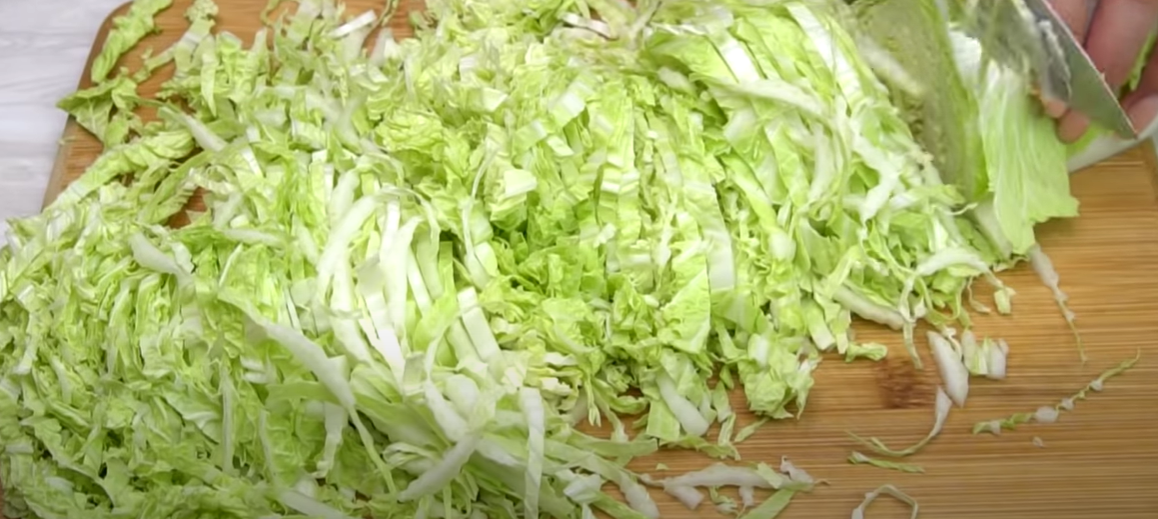 Витаминный салат из пекинской капусты и морковки - простой и вкусный рецепт с фо