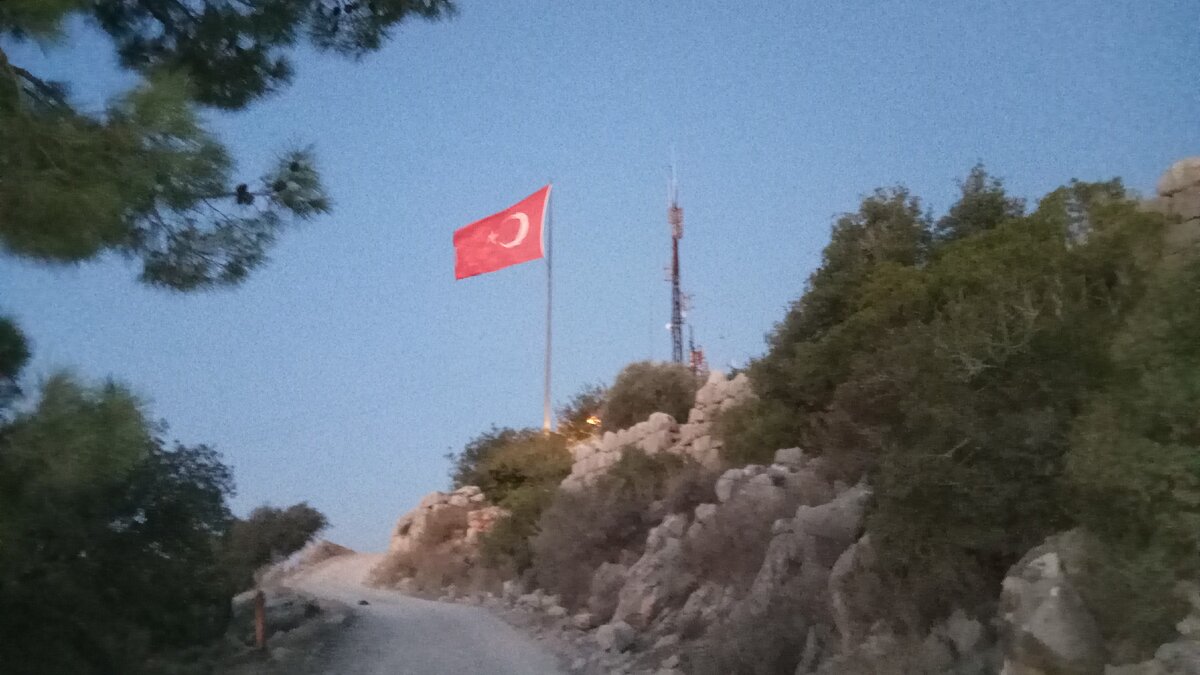 Отдых под красным флагом с белым полумесяцем становится всё более проблемным. Фото автора