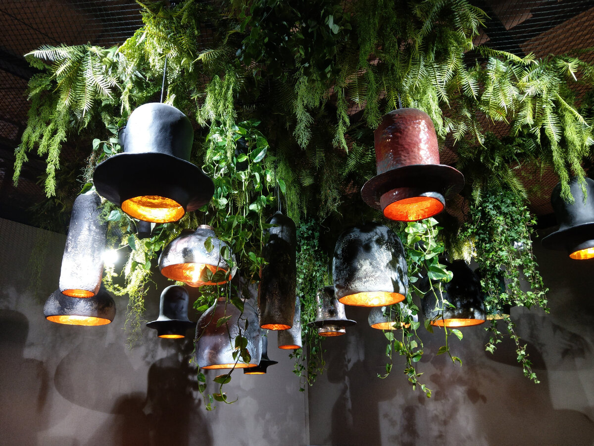 Светильники из керамики. ручной работы. Каждый стоит 1000 евро и выполняется под заказ в течении 1-3 месяцев