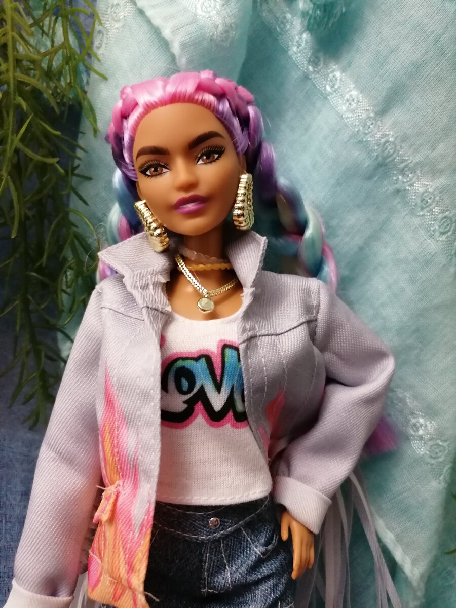 Интересно, но в жизни лицо куклы не такое красивое, как на фото. (фото автора)