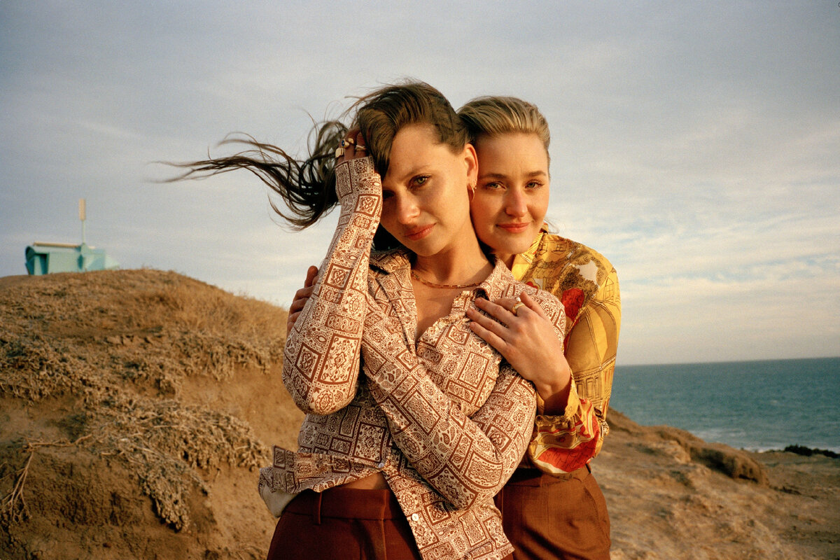 Калифорнийский поп 60-х по-современному: обзор нового альбома Aly & Aj