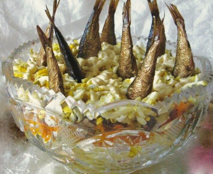Салат со шпротами.