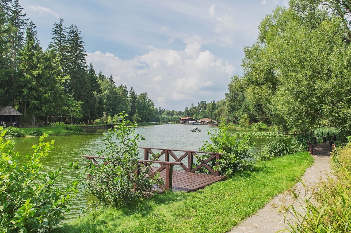 Живописный пруд в КП Николино