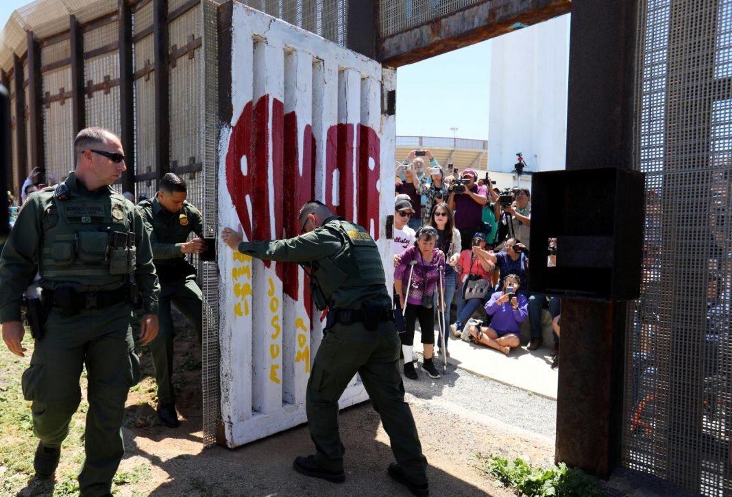 Mexico border. Бордер Мехикали. Граница Мексики и США. Тихуана граница с США. Пропускной пункт Мексика США.